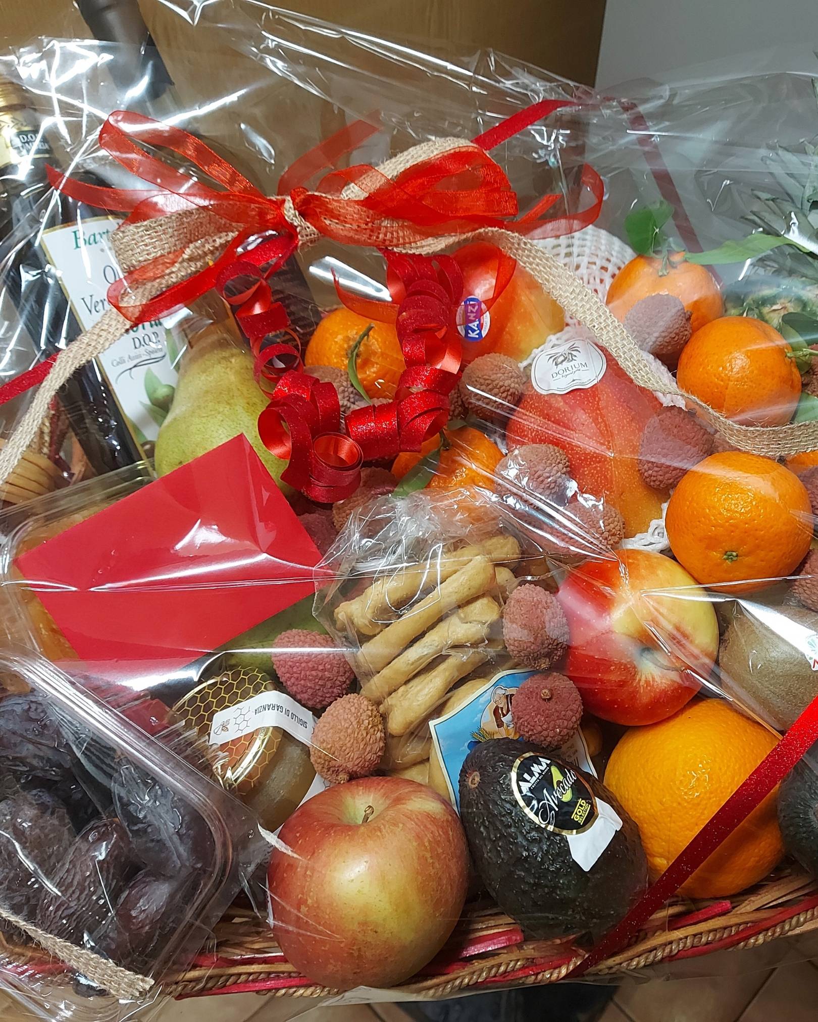 Regala qualità e genuinità con i nostri cesti misti: una selezione di frutta e verdura fresca, ideali per sorprendere con un pensiero sano ed esclusivo. Frutta e verdura di stagione a Milano, Corso San Gottardo